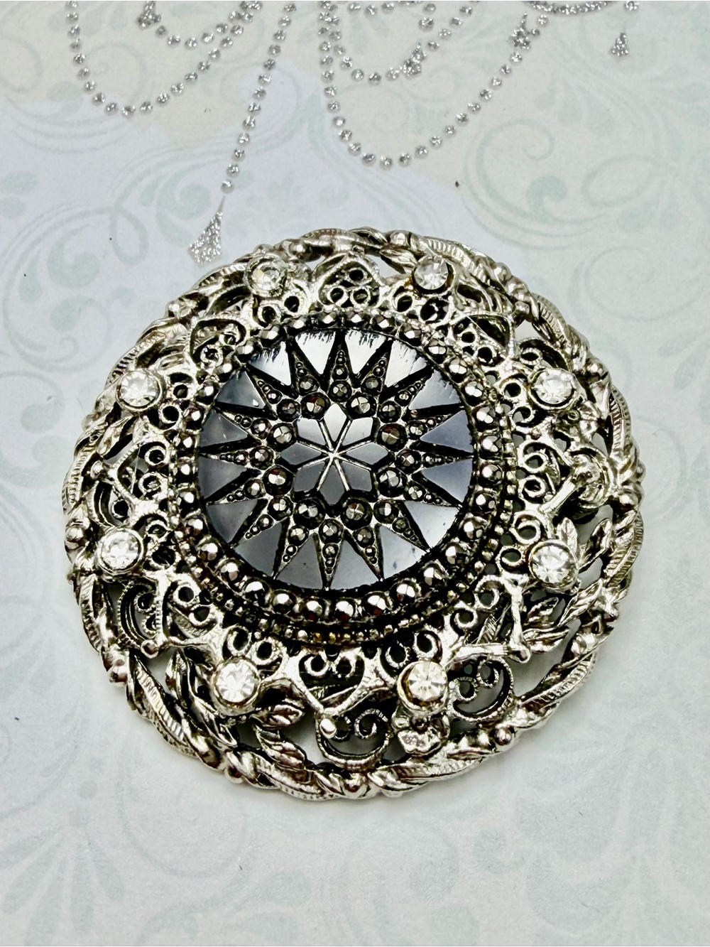 Vintage Art Glass Brooch #cz708
